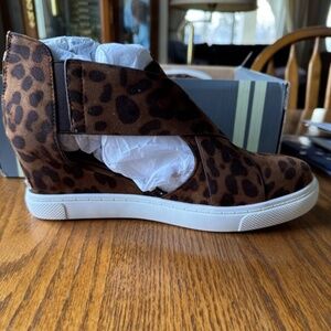 Women’s Sz 10 Natural’s Jewels Wedge Bootie - Leopard